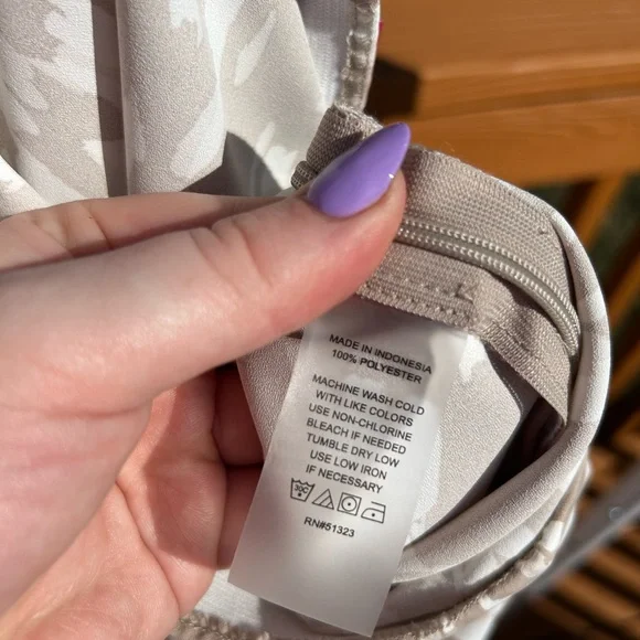 XL Vince Camuto Beige and White Abstract Print Midi Skirt - Picture 6 of 6